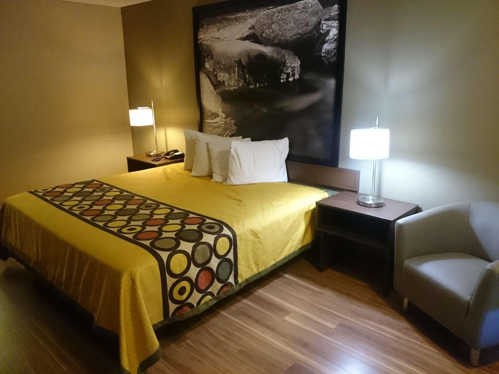 Super 8 By Wyndham Asheville Airport Fletcher Dış mekan fotoğraf